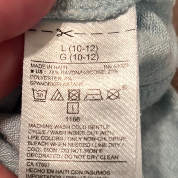 Old Navy Sweatshirt in Green - Picture 9 of 11